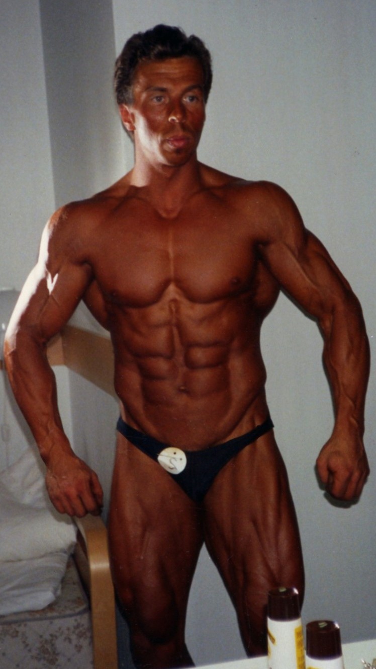 Mika nuorempana